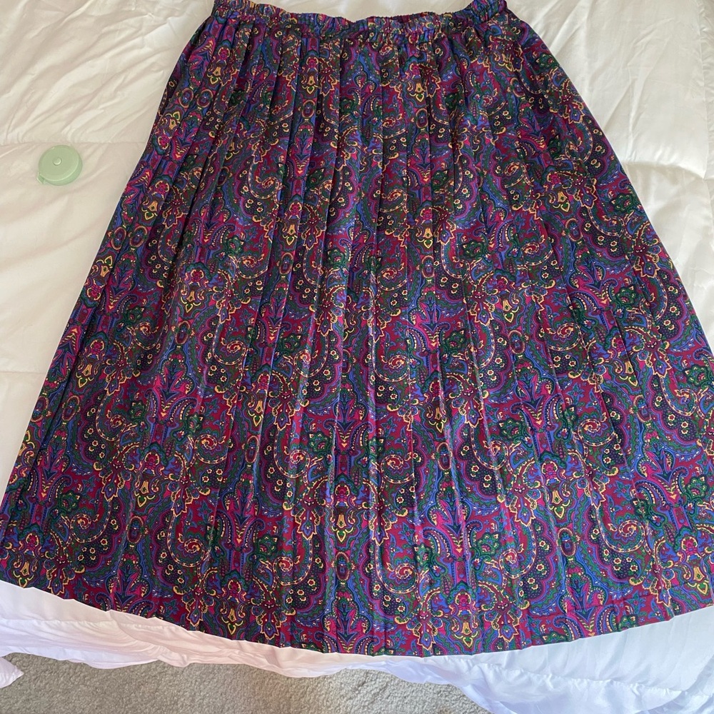 Vintage Elegant Paisley Midi Skirt in Purple and Pink - Picture 4 of 10